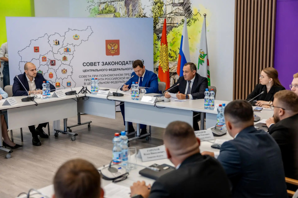 В Ельце состоялось заседание Совета молодёжных парламентов ЦФО 