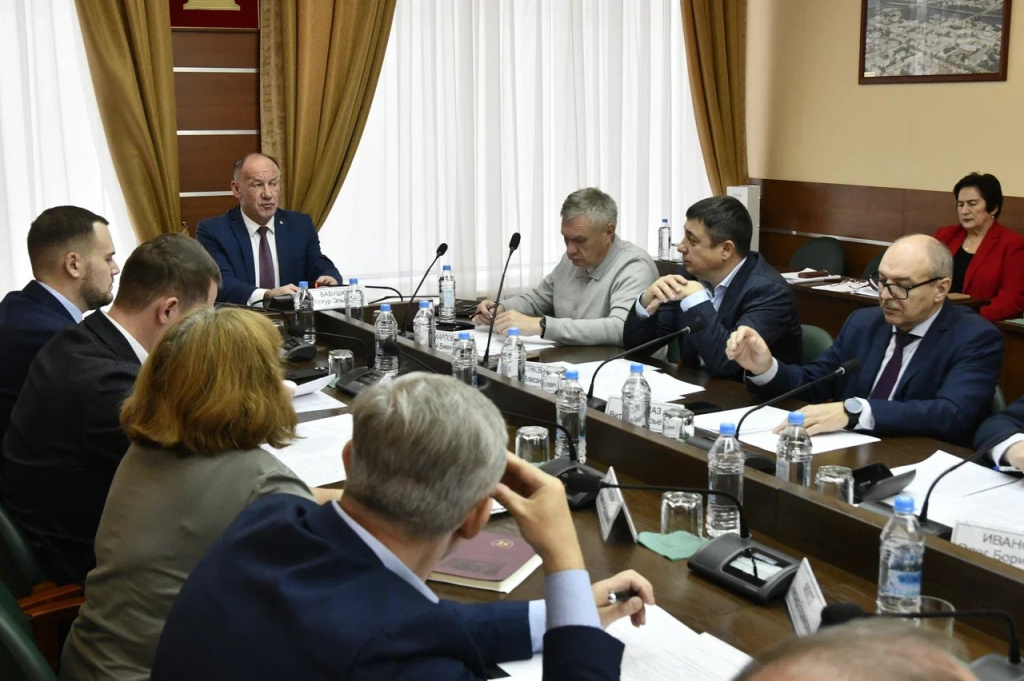 Состоялось заседание комитета по транспорту и жилищно-коммунальному комплексу