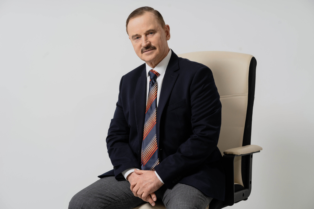 Сергей Веремеенко: приоритеты работы - развитие сельских территорий, поддержка АПК, решение проблем жителей округа