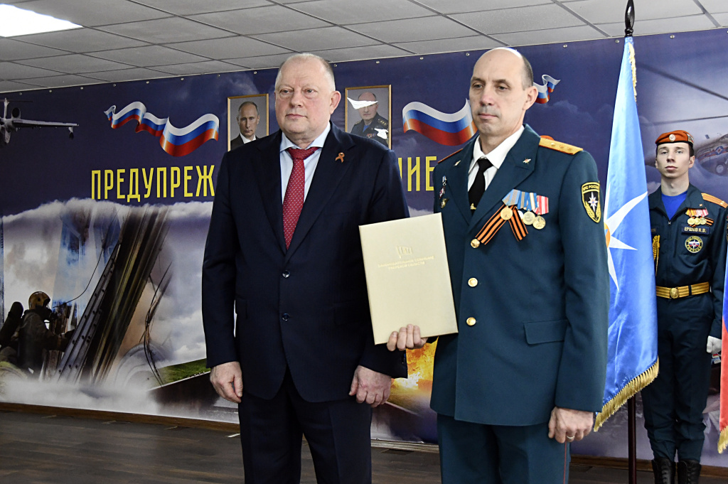 Сергей Голубев поздравил региональных огнеборцев с профессиональным праздником