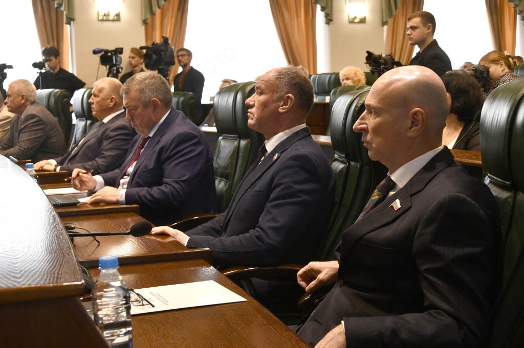Депутаты прокомментировали отчет главы региона о работе Правительства в 2025 году и ключевых задачах на перспективу