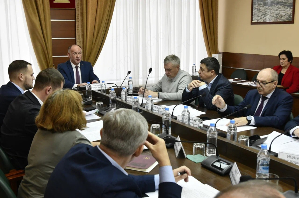 Состоялось заседание комитета по транспорту и жилищно-коммунальному комплексу