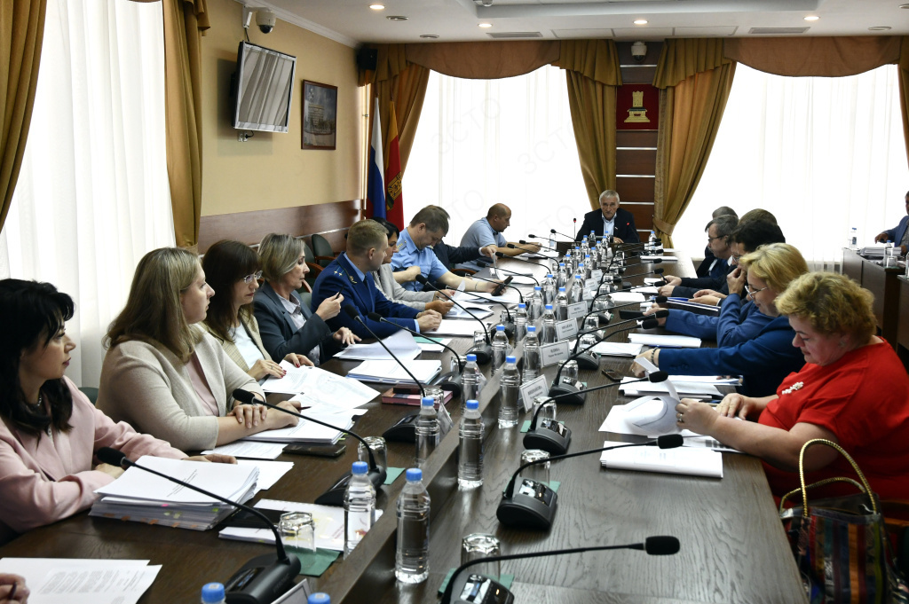 Состоялось заседание постоянного комитета по аграрной политике и природопользованию
