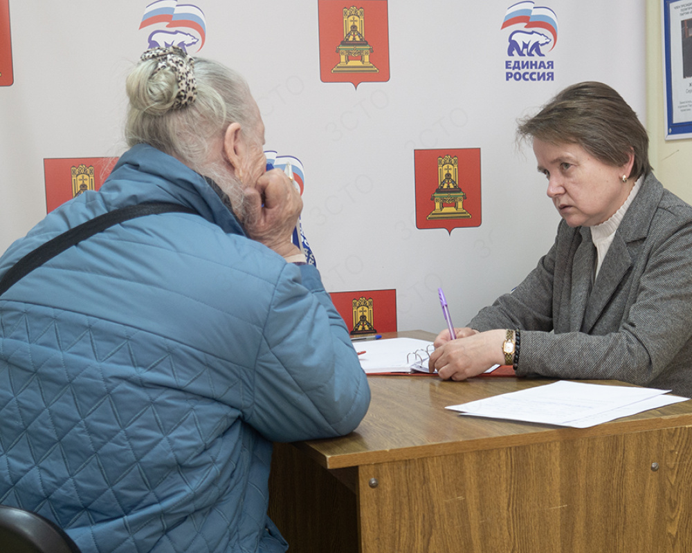 Депутаты фракции «Единая Россия» провели приёмы граждан