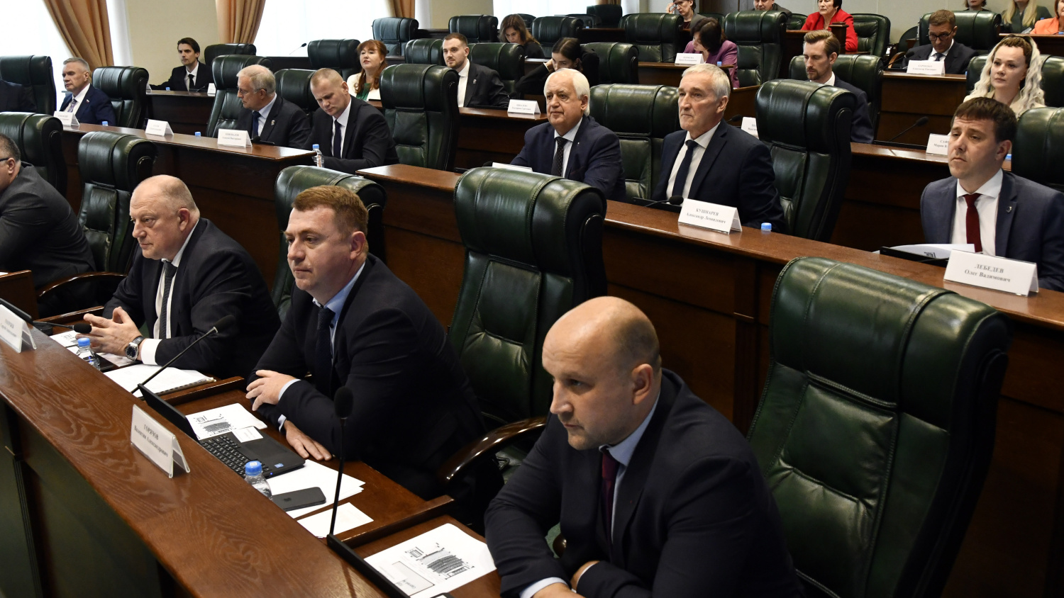 Избранным депутатам Законодательного Собрания Тверской области вручены удостоверения 